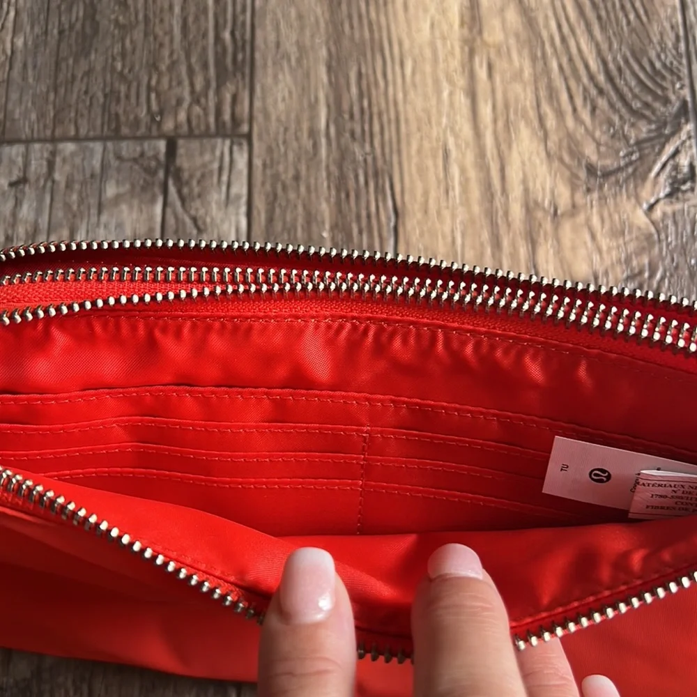 NWOT lululemon wristlet